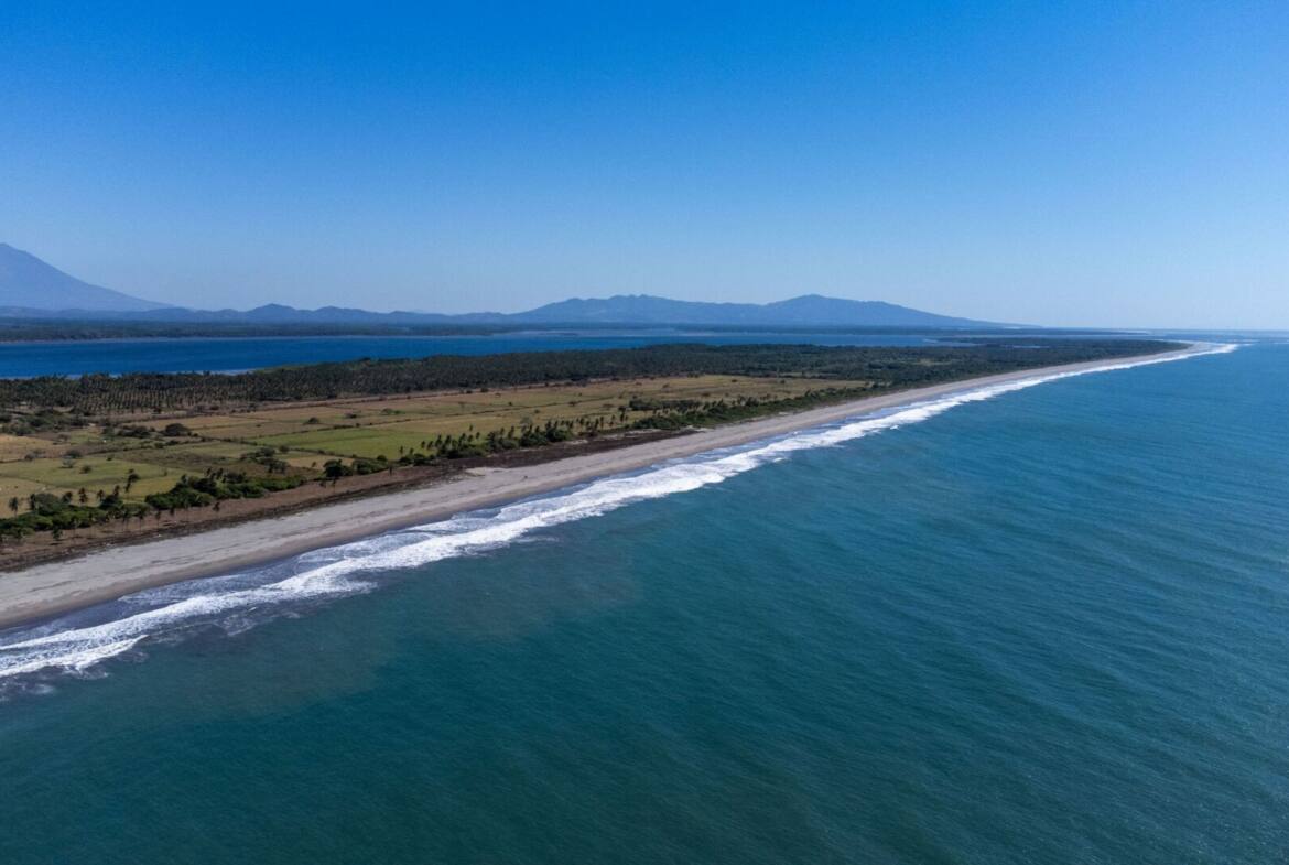 El Icaco Beach Lot in Usulután