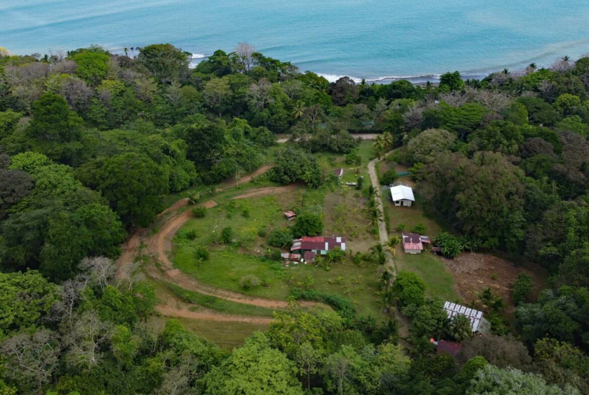 paraiso-mangle-1.24-acres-with-house-walk-to-beach