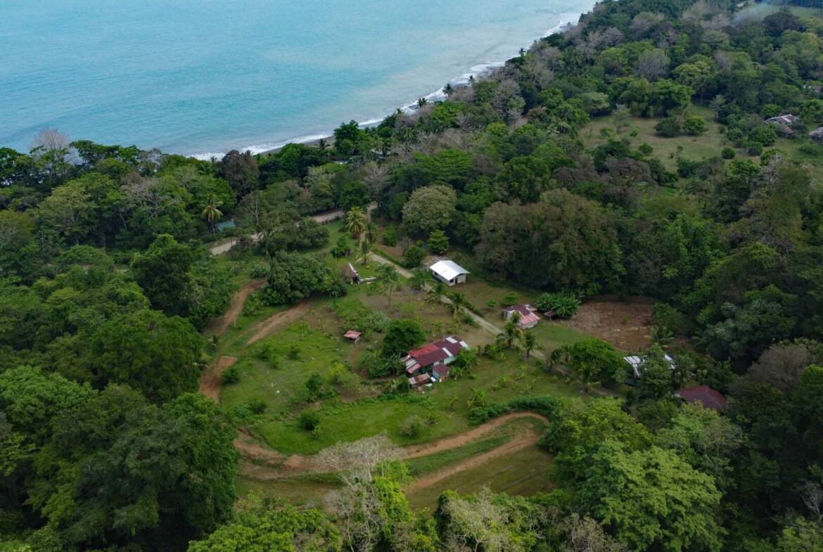 paraiso-mangle-1.24-acres-with-house-walk-to-beach