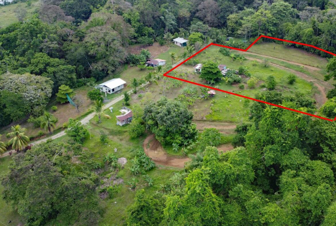 paraiso-mangle-1.24-acres-with-house-walk-to-beach