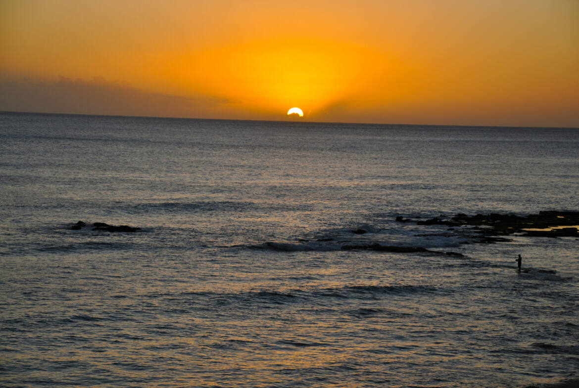 makaha-surfing-beach-condo