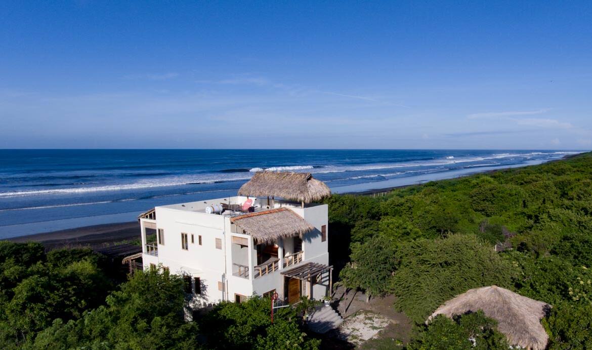 tres-volcanes-ocean-villa-nicaragua