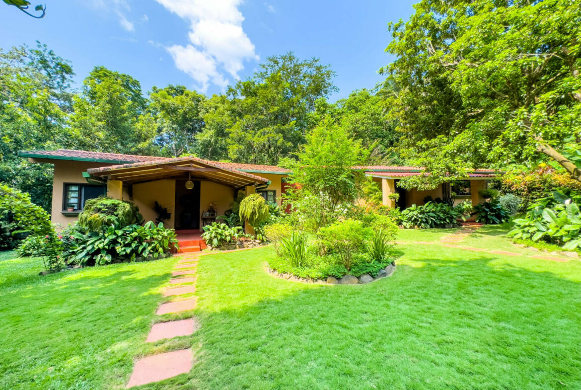 beach-house-with-bungalows-bahia-dorado-el-salvador