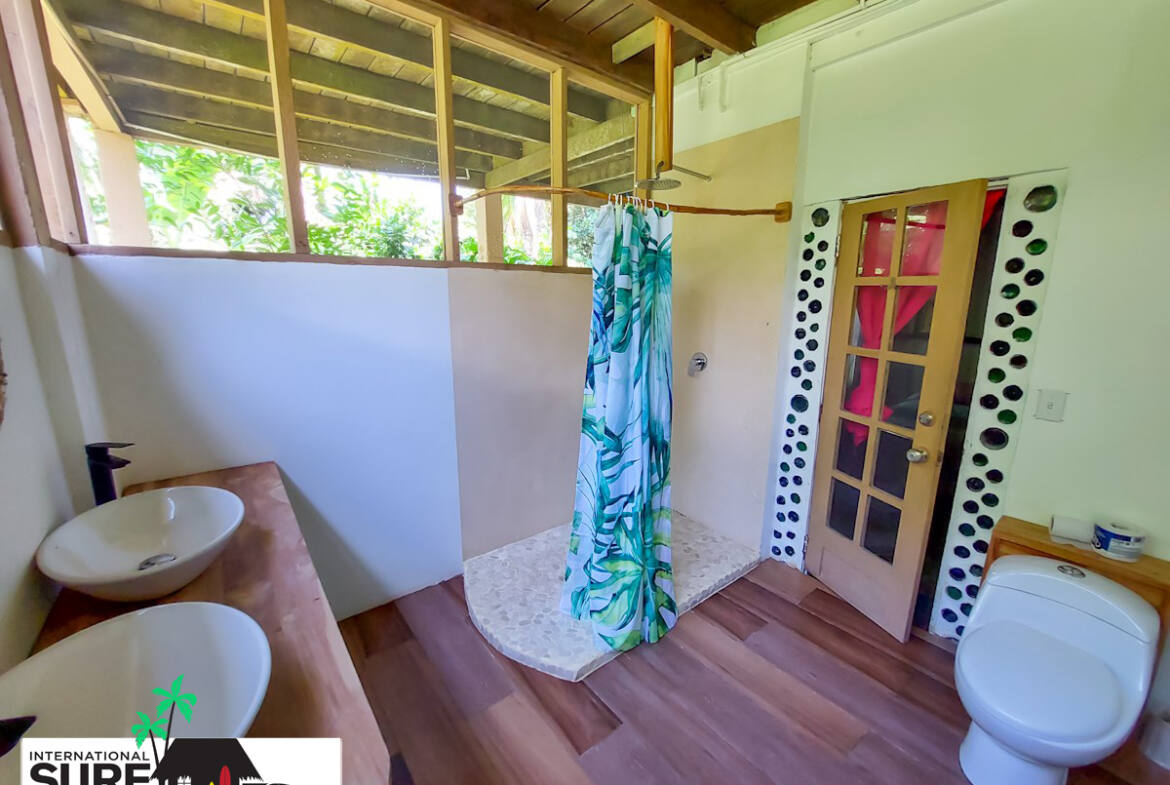 beachfront-lodge-for-sale-in-bocas-dell-toro