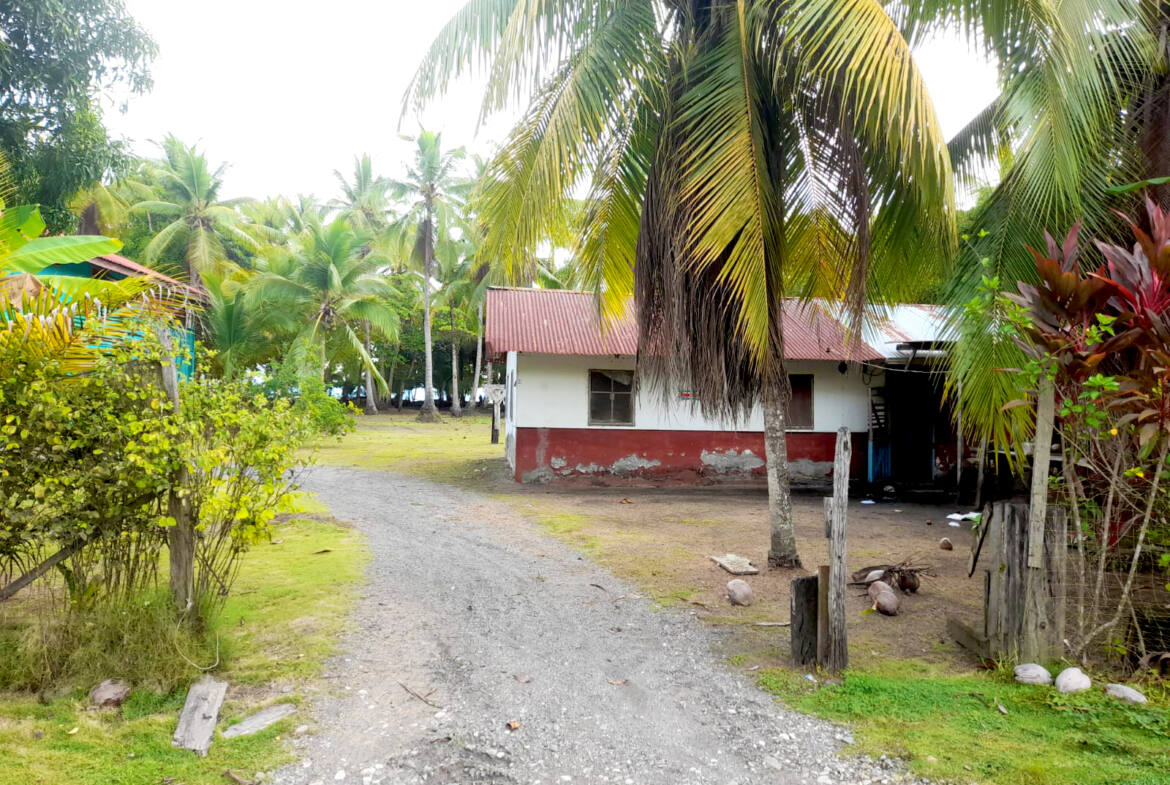 costa-rica-beachfront-fixer-on-playa-zancudo