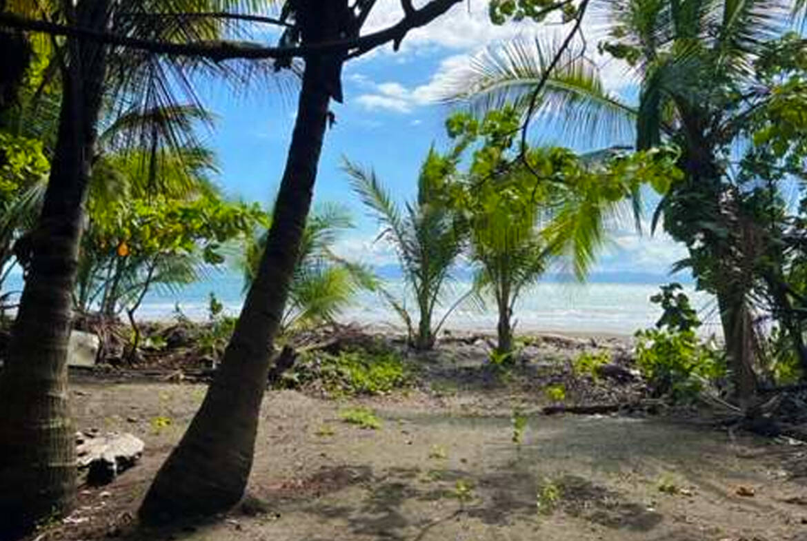 costa-rica-beachfront-fixer-on-playa-zancudo