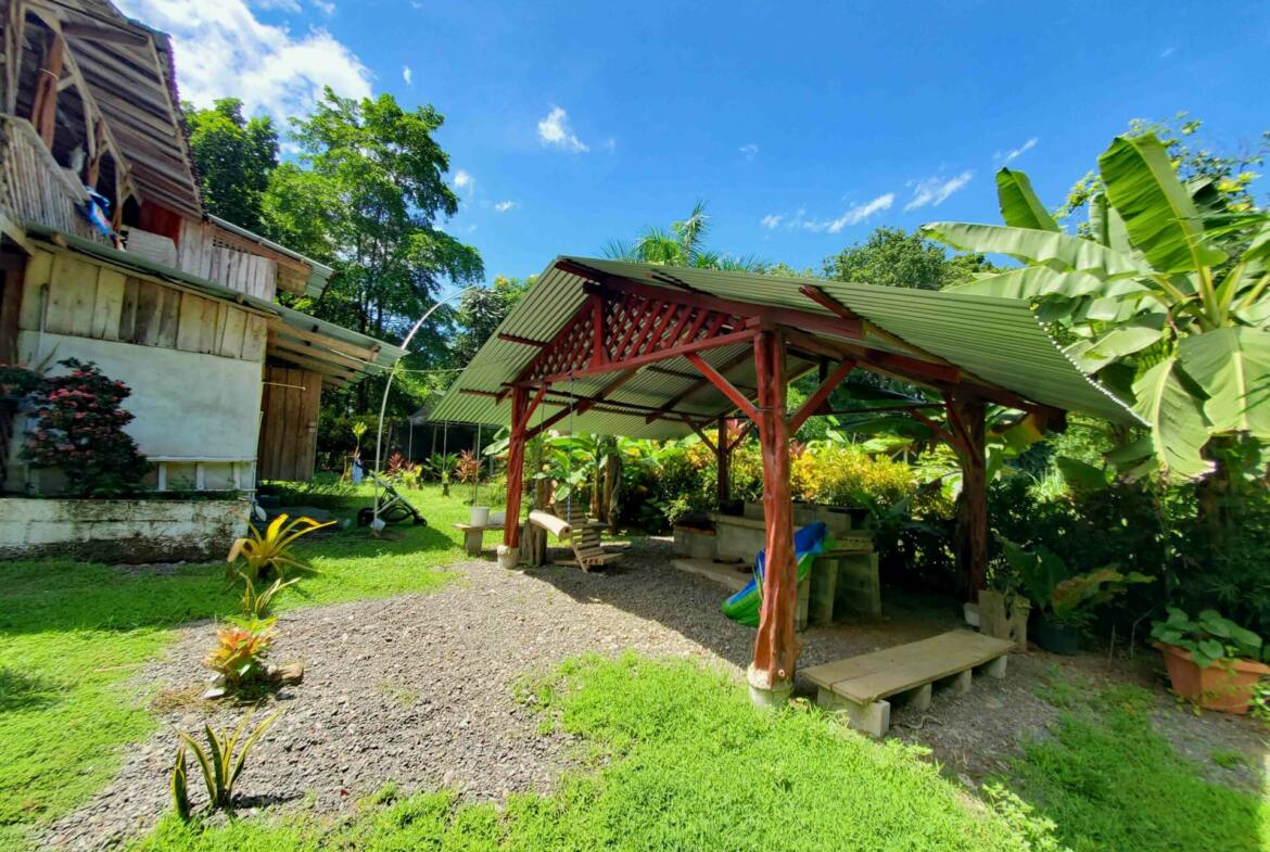 house-for-sale-just-a-few-steps-from-the-beach-in-pavones-costa-rica