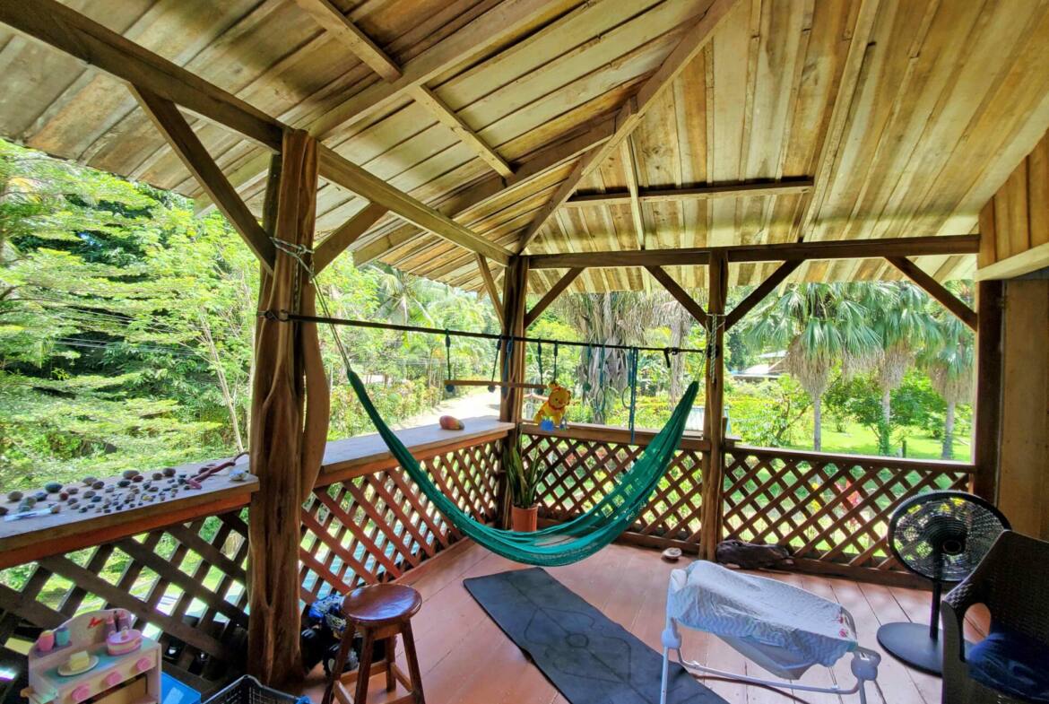 house-for-sale-just-a-few-steps-from-the-beach-in-pavones-costa-rica