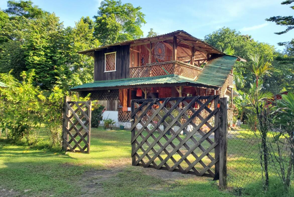 house-for-sale-just-a-few-steps-from-the-beach-in-pavones-costa-rica