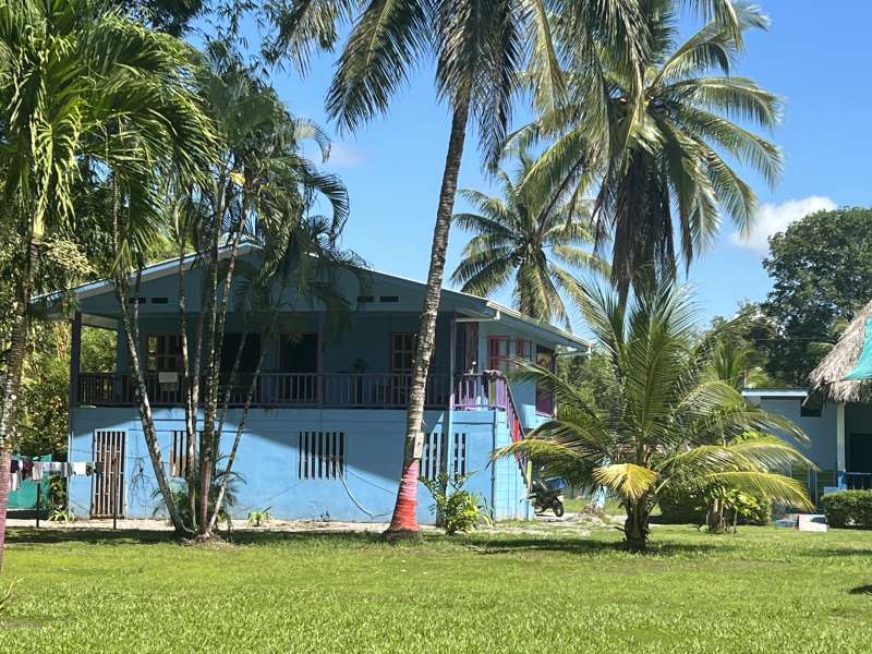 house-with-three-income-producing-cabinas-on-the-beach