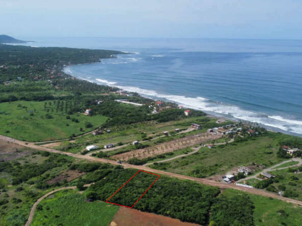 small-lot-on-north-side-of-saladitas