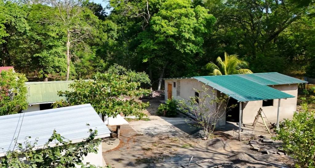 Two-Houses-on-One-Property-in-Playa-Gigante-1