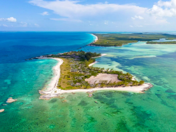 hawks-nest-cay-The-berry-islands-bahamas-caribbean