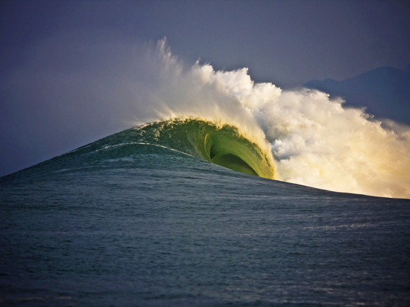 pascuales-heaving-wave-mexico