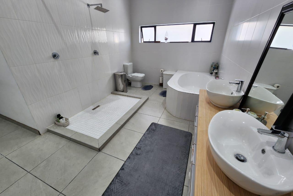 3-bedroom-house-in-blue-waters-estate-jeffreys-bay