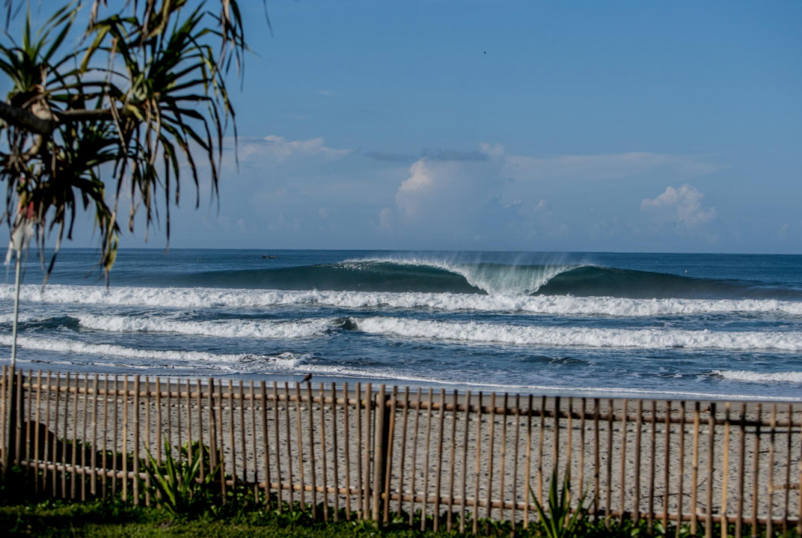mandiri-beach-krui-surfing