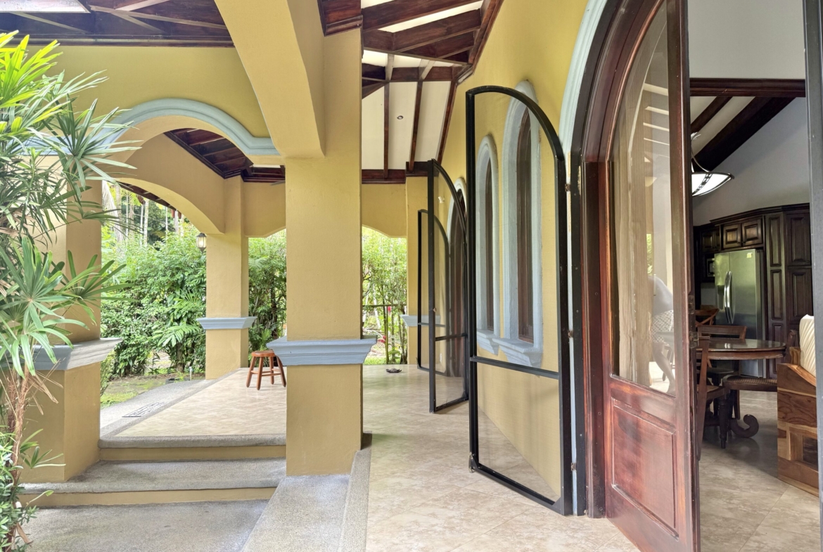 pavones-walk-to-the-beach-hacienda-home-for-sale